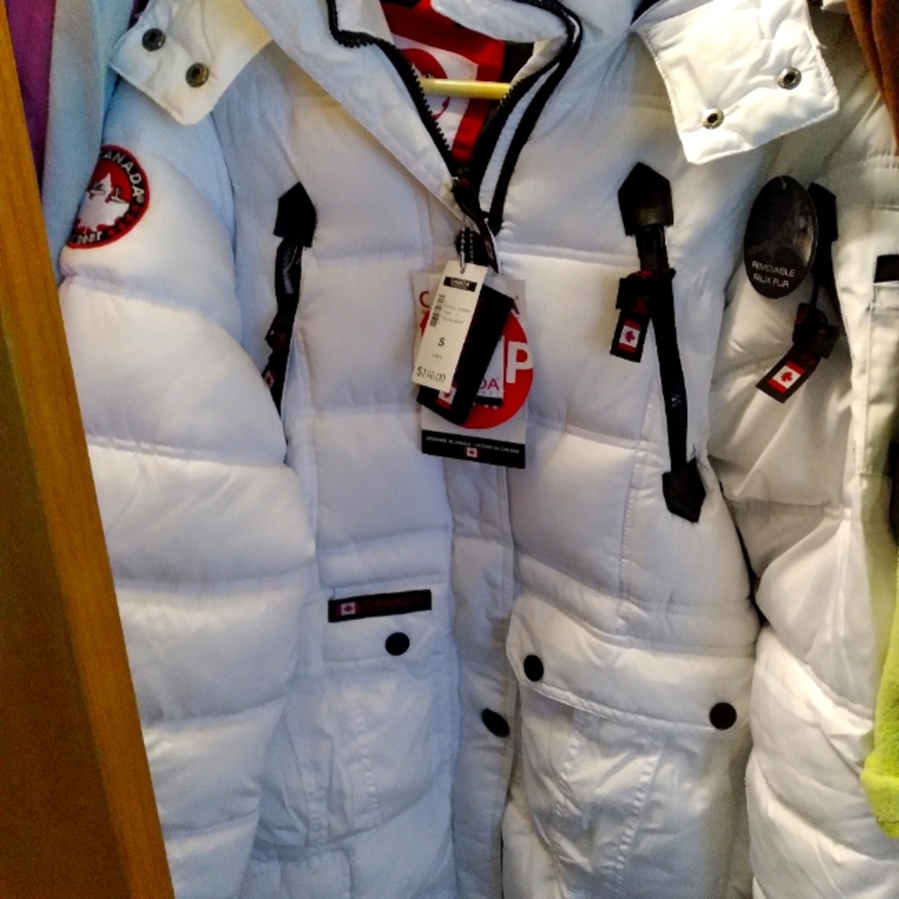 Woman's Winter Coat.  White w/black trim. New. Size:M